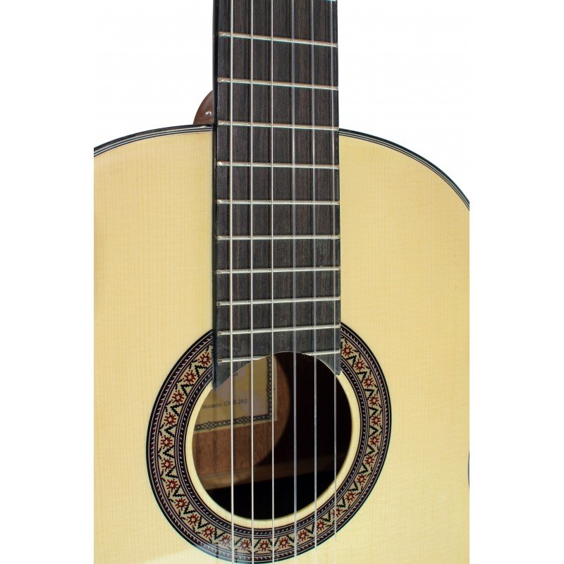 C320.202-3/4 Guitarra Clasica Vicente Tatay Cadete 3/4 Tiro 580mm - Fondo de Sapeli con Tapa de Abeto - Acabado Brillo - Imagen 4