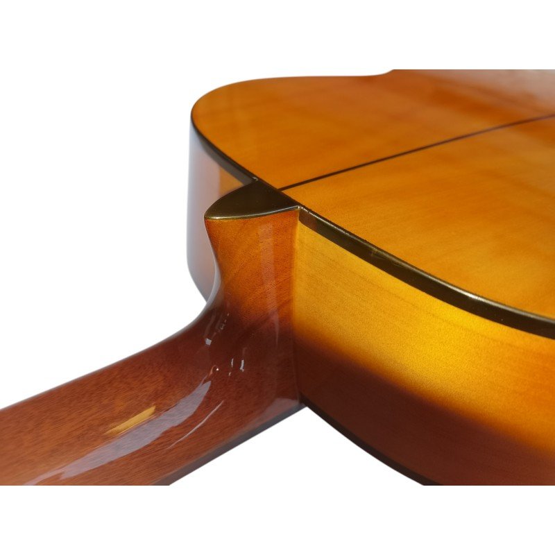 C320.301F Guitarra Flamenca Acabado Ambar con golpeador instalado - Imagen 5
